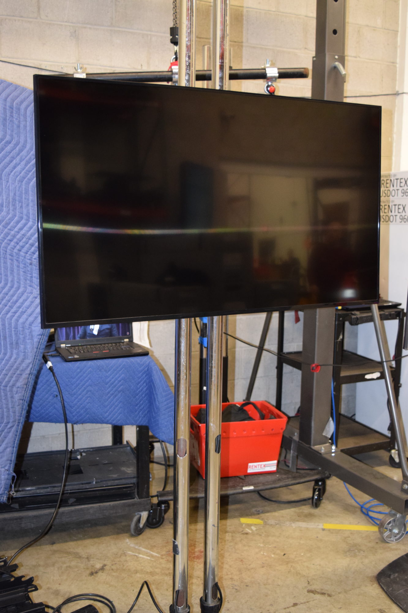 40&rdquo; Samsung DM40E for rent