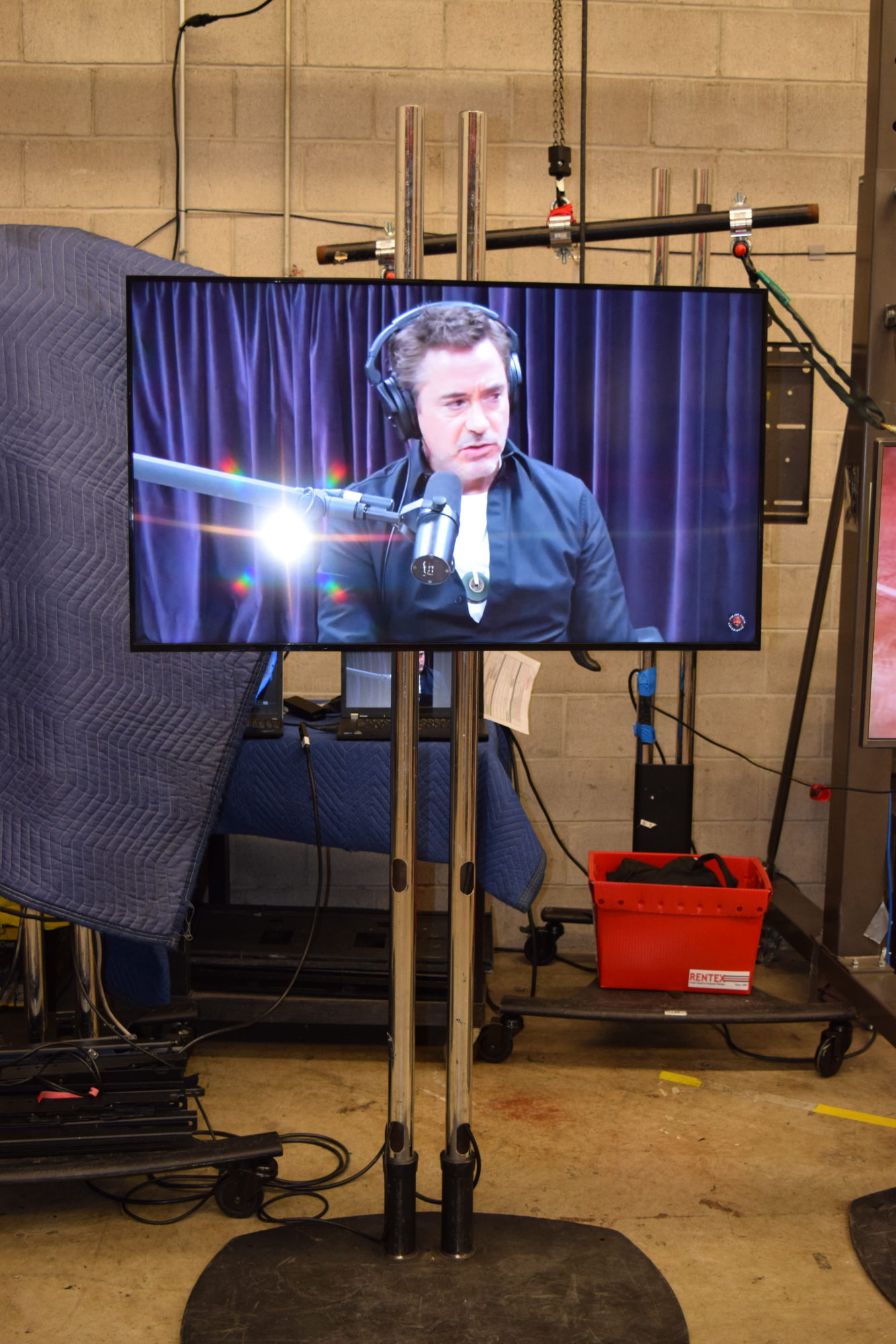 40&rdquo; Samsung DM40E for rent